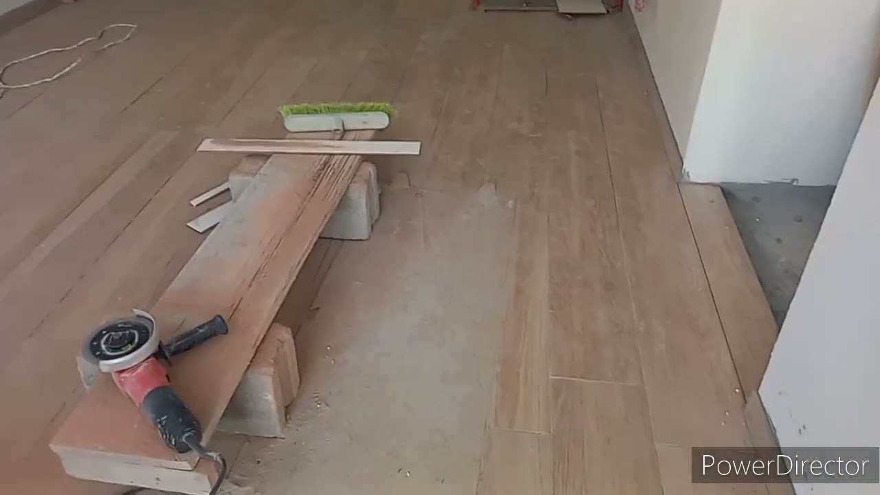 colocando porcelanato tipo tablon