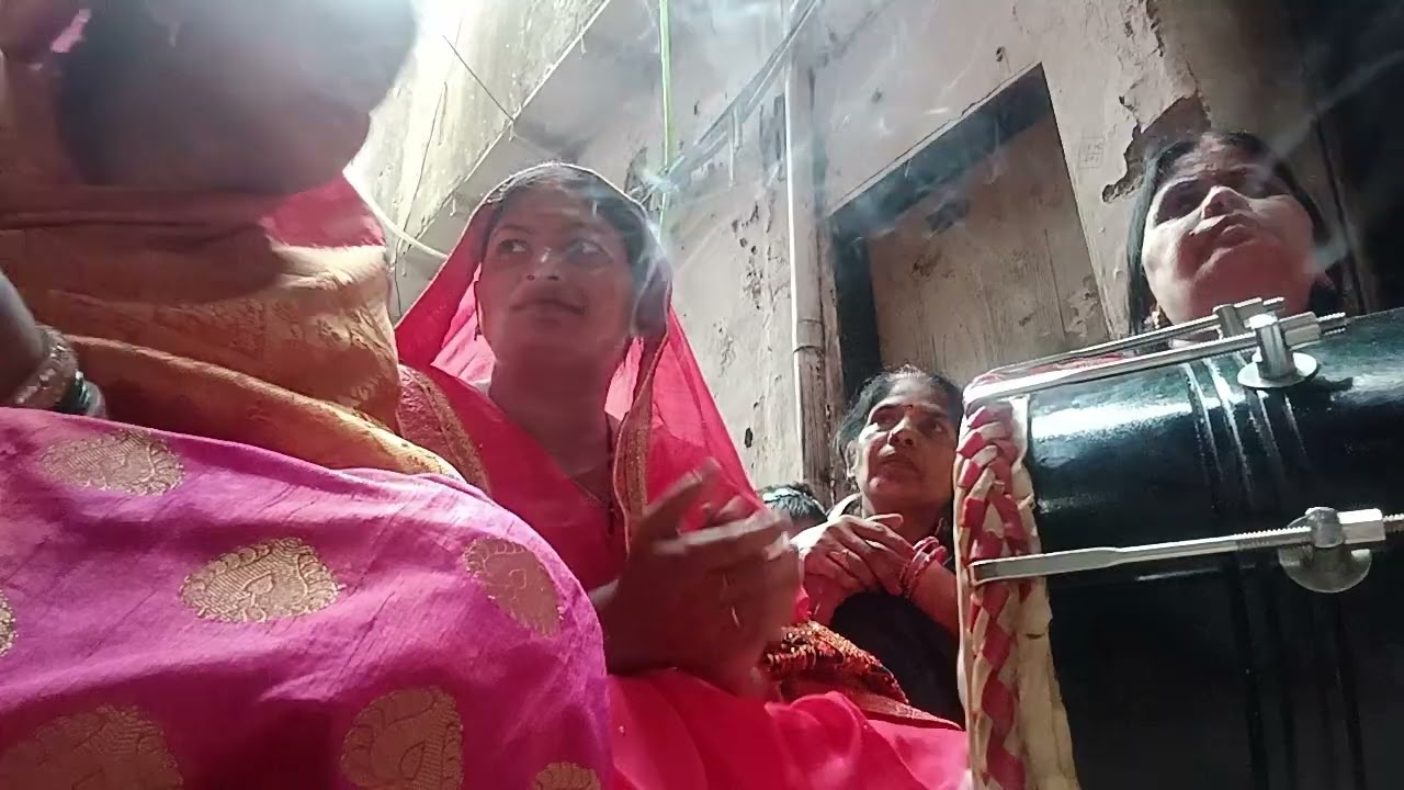 भले गौरा रही है कुमार बहुत सुंदर गीत है आप लोग जरुर सुनेगा🌺💐🌹🌺💐🌹