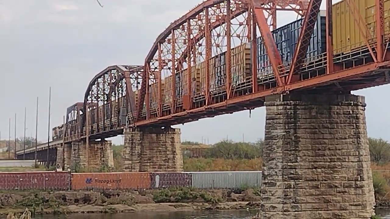 Más Cheve para los Gringos // Union Pacific Cruzando el cervecero por el Puente Fronterizo PN Coah.
