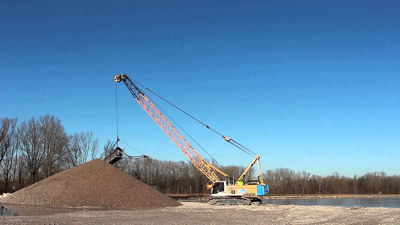 LIEBHERR HS 845 HD Hydroseilbagger / Liebherr 845 HD crawler crane for gravel extraction from a lake