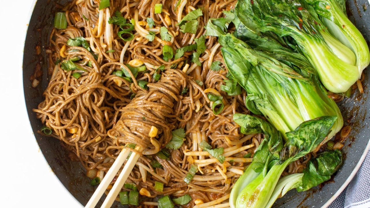Spicy Garlic Soba Noodles with Bok Choy | This Savory Vegan