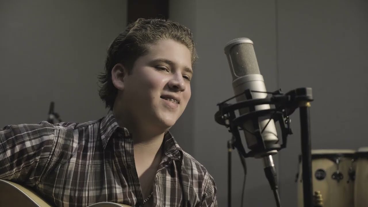 DUSTIN GARZA -UN MUNDO RARO (cover)