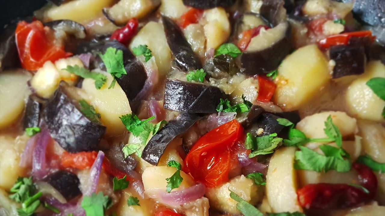 Touffer brinzel pomme de terre/ Aubergine potato sauteed / Aloo baigan/ Eggplant potato