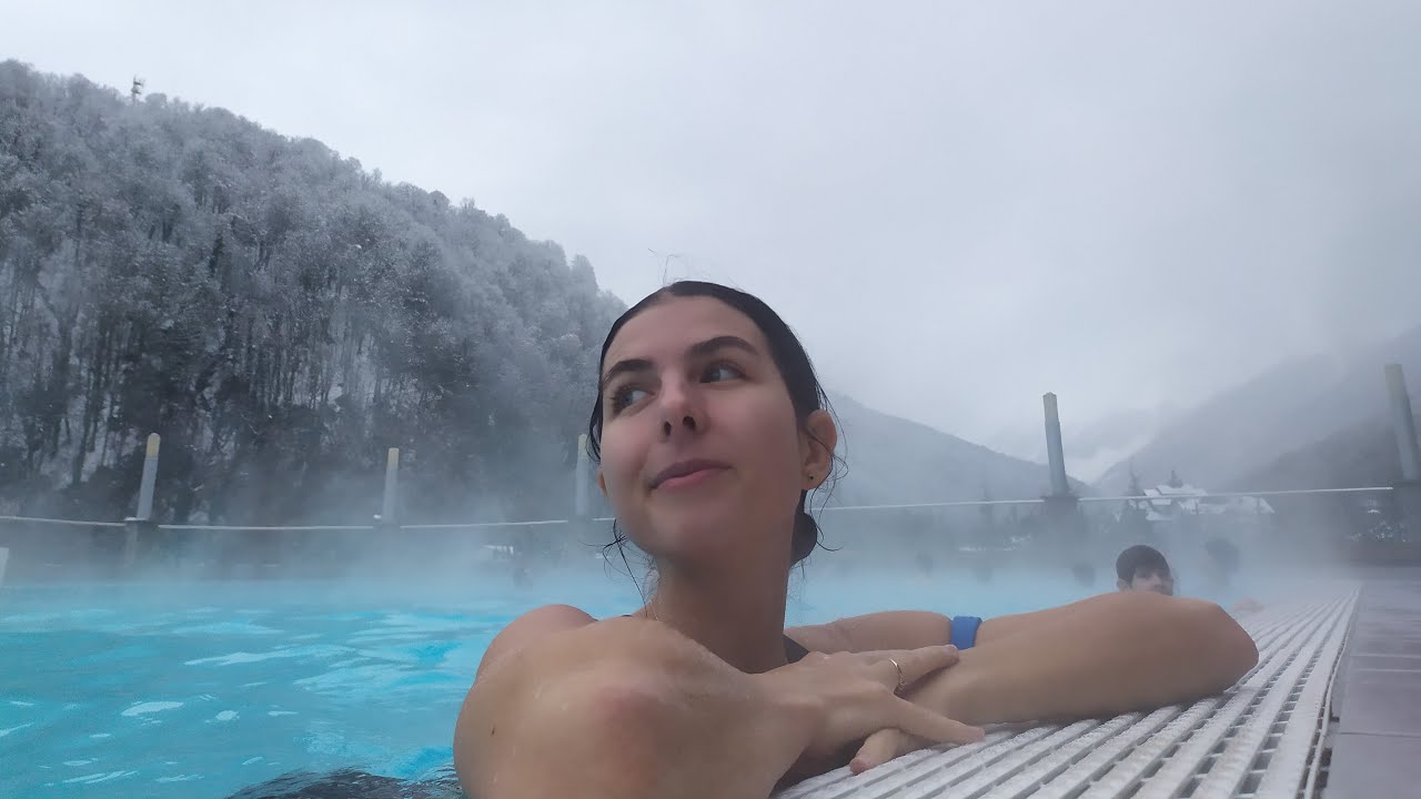 NADANDO EN LAS MONTAÑAS RUSAS EN INVIERNO❄️ MONTANDO LAS ATRACCIÓNES MÁS EXTREMAS 🫣