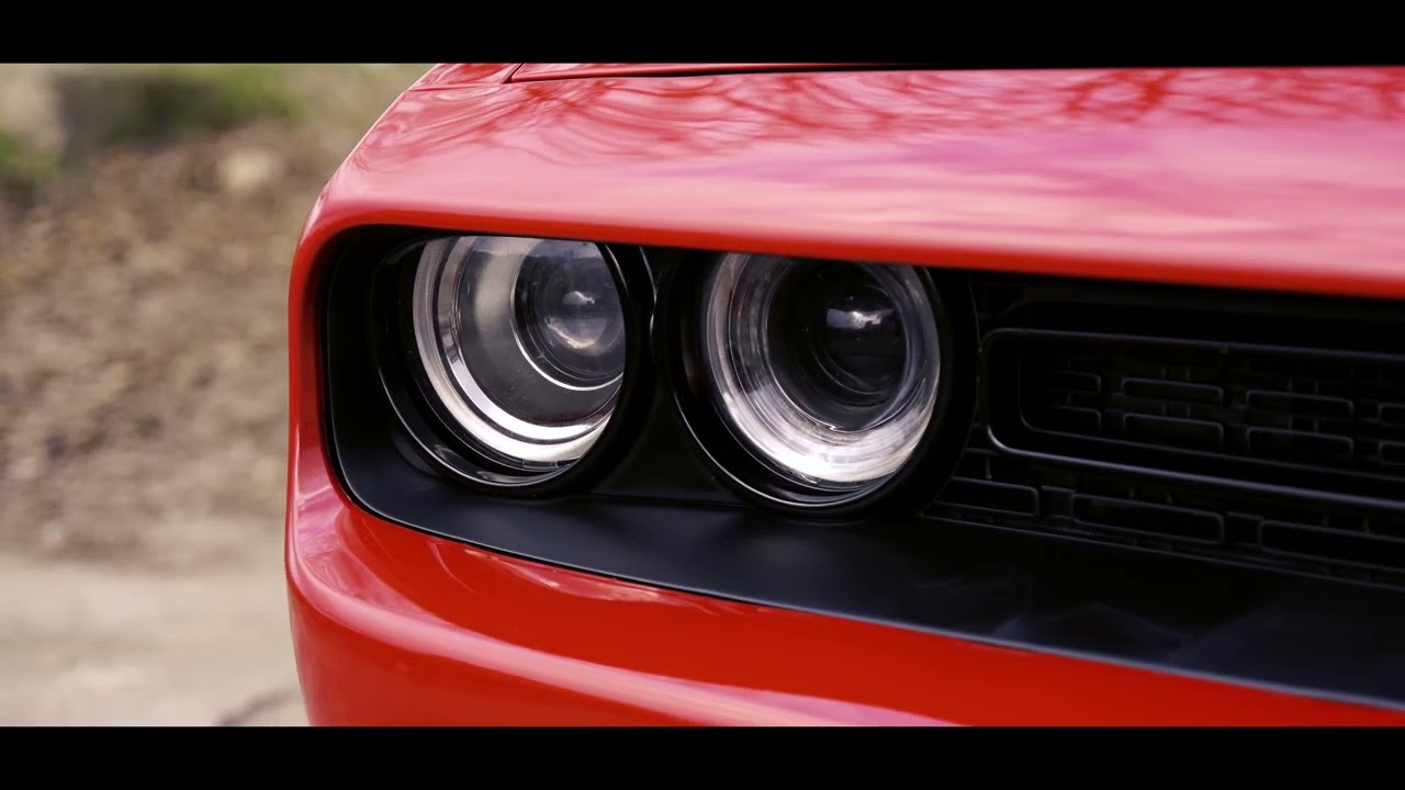 Montage Rolling shot Dodge Challenger 6,4 Cars.Captions.