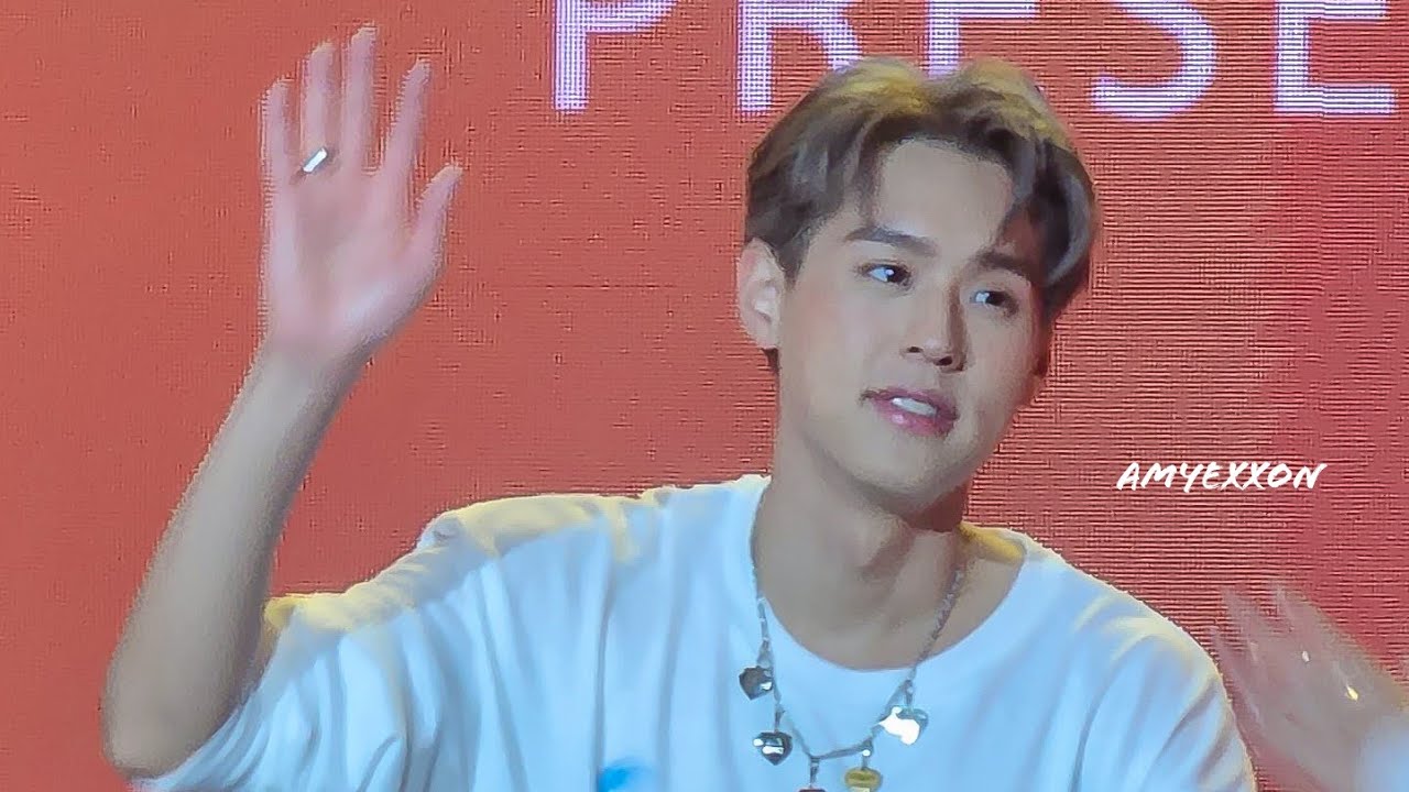 Billkin Putthipong at Golden Hour The First Fan Meeting [Hi-Touch] 8Oct22 | AmyExxon