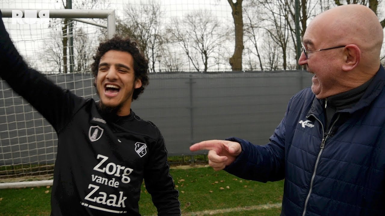 AYOUB ZINGT UIT VOLLE BORST HET FEYENOORD LIED | Vermeegen Voetbalvlogs