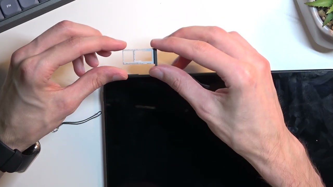 Как вставить Nano SIM и Micro SD в TCL Tab 10s