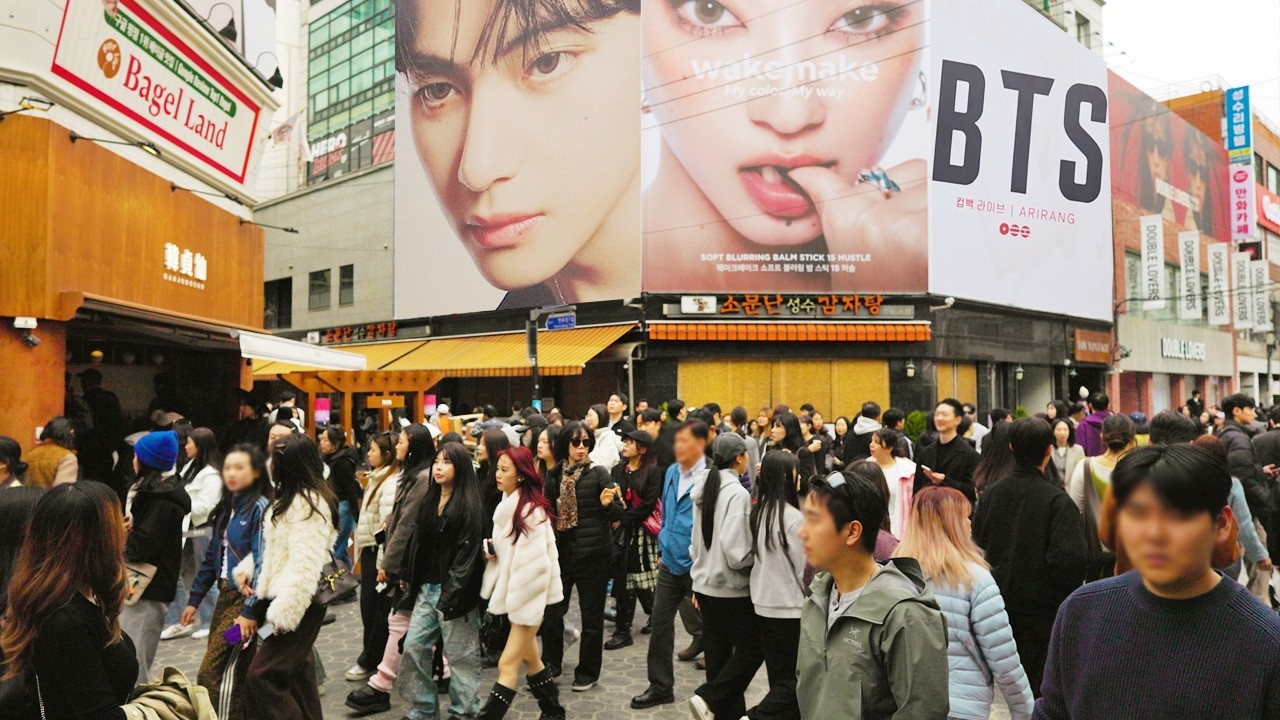 BTS 컴백 앞둔 성수동 카페거리 엄청난 인파! 전 세계 팬들이 한국으로 모이고 있습니다. 성수동 여행, 서울 여행 워커