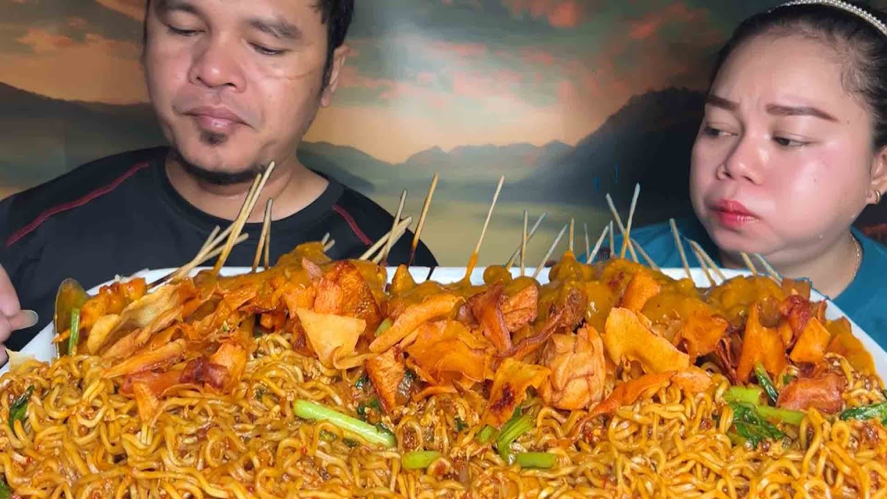 Mie sedap goreng ayam limau nyemek plus sate ayam sapi 4 bungkus Mukbang