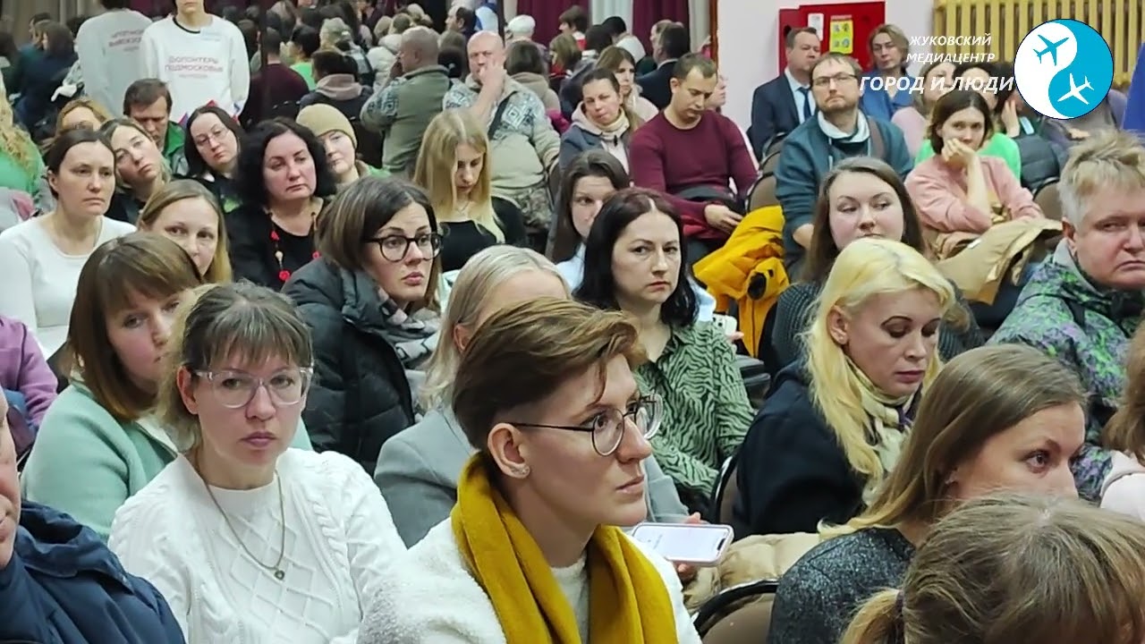 В школе №10 прошло большое родительское собрание, посвященное вопросу перевода детей в 5 мкрн
