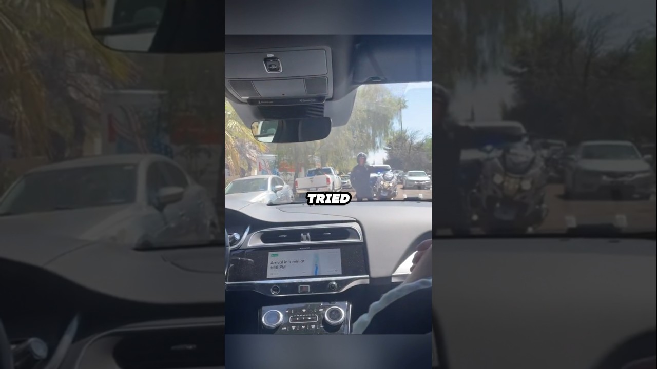 Полицейский сбил с толку беспилотный автомобиль Waymo во время парада 😂 &mdash; такси с искусственным и...