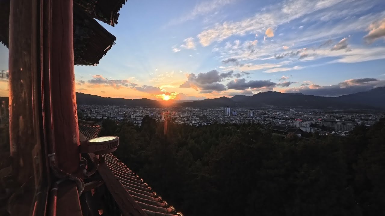 「2025春天的雲南 」麗江古城 Part 2 🚗 象山綜合市場 🚗🚶🏻‍➡️獅子山🚶🏻‍➡️麗江古城夜景