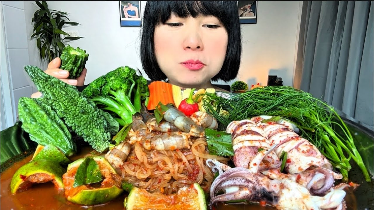 Thaifood ASMR ตำเส้นเล็กกุ้งสด ปลาหมึก ผักแน่นๆ Small noodle papaya salad with fresh shrimp MUKBANG 