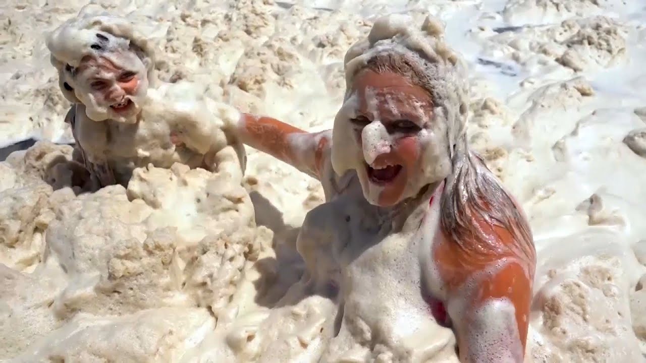 Sudsy &lsquo;Sea Foam&rsquo; Coats Resort Beach