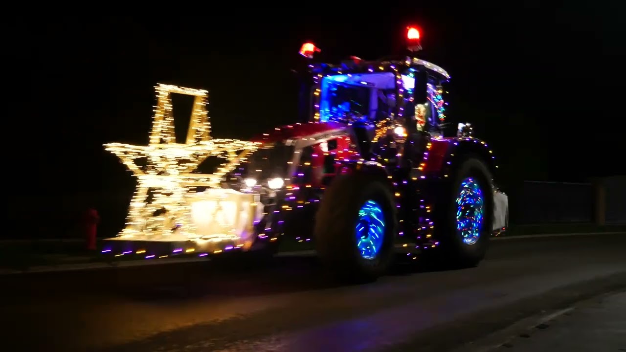 Défilé tracteurs décorés 13 12 2025 DIEVAL