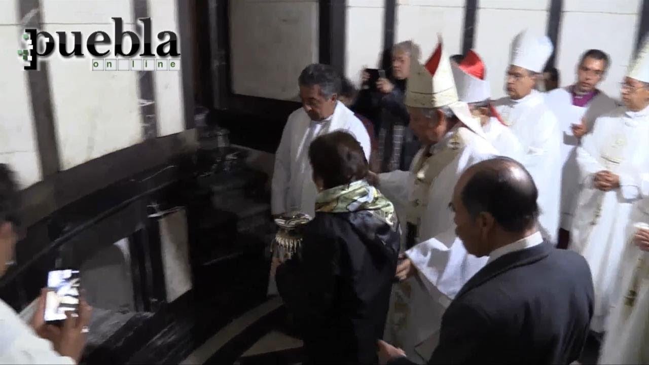 Depositan las cenizas de Rosendo Huesca en las Criptas de los Obispos de Catedral de Puebla