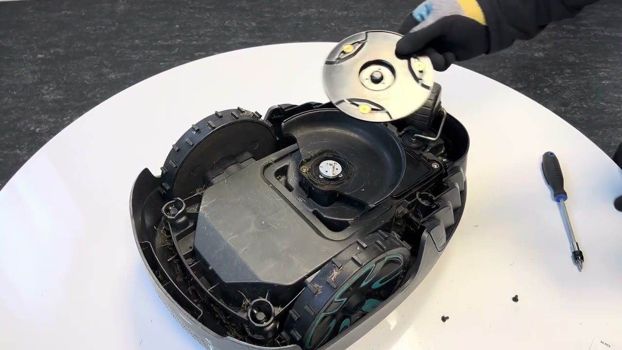 Hur man byter knivdisk och knivar på en Gardena robotgräsklippare