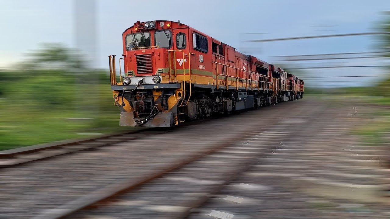 44GE Locomotives Crossing Magnetite Trains