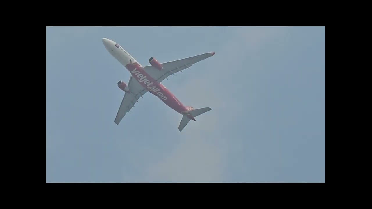 First plane spotting CLOSE-UP ON IT on 26