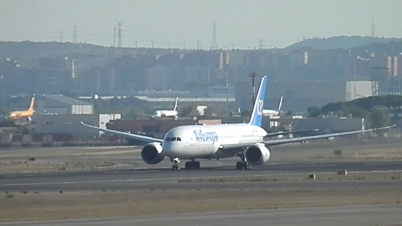 Espectacular despegue Air Europa Boeing B787-9 Dreamliner Madrid Barajas Santo Domingo close takeoff