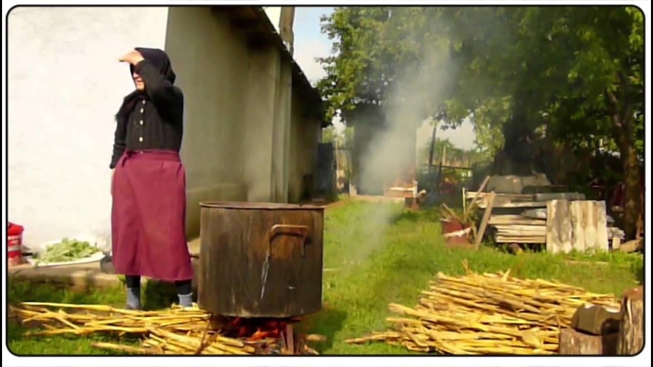 2010 Bunica face săpun de casă