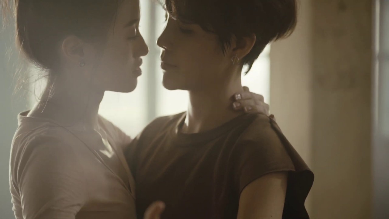 HOT| Những cảnh tình cảm uncut trong MV 