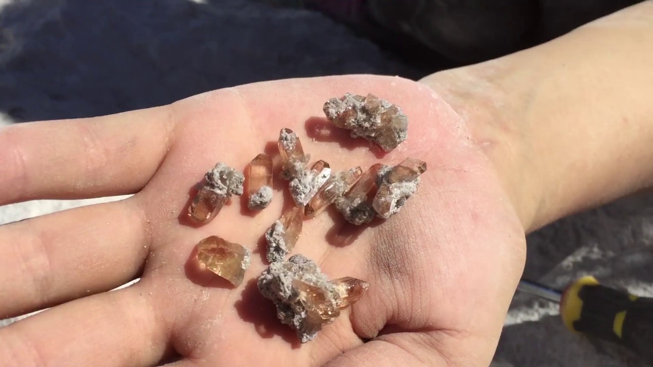 Digging Sherry Topaz and Red Beryl in Utah