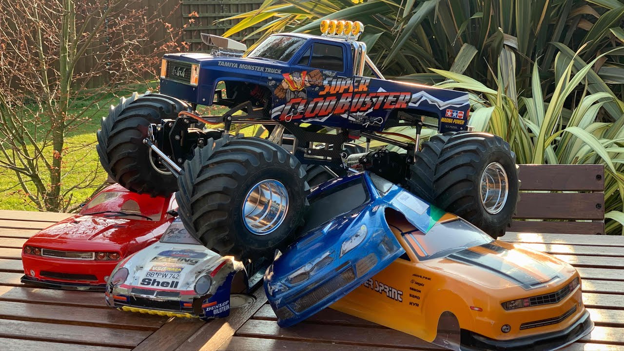 LETS CRUSH! Letting the Super Clod & Agrios Monster Trucks Loose Crushing & Jumping In The Sunshine.