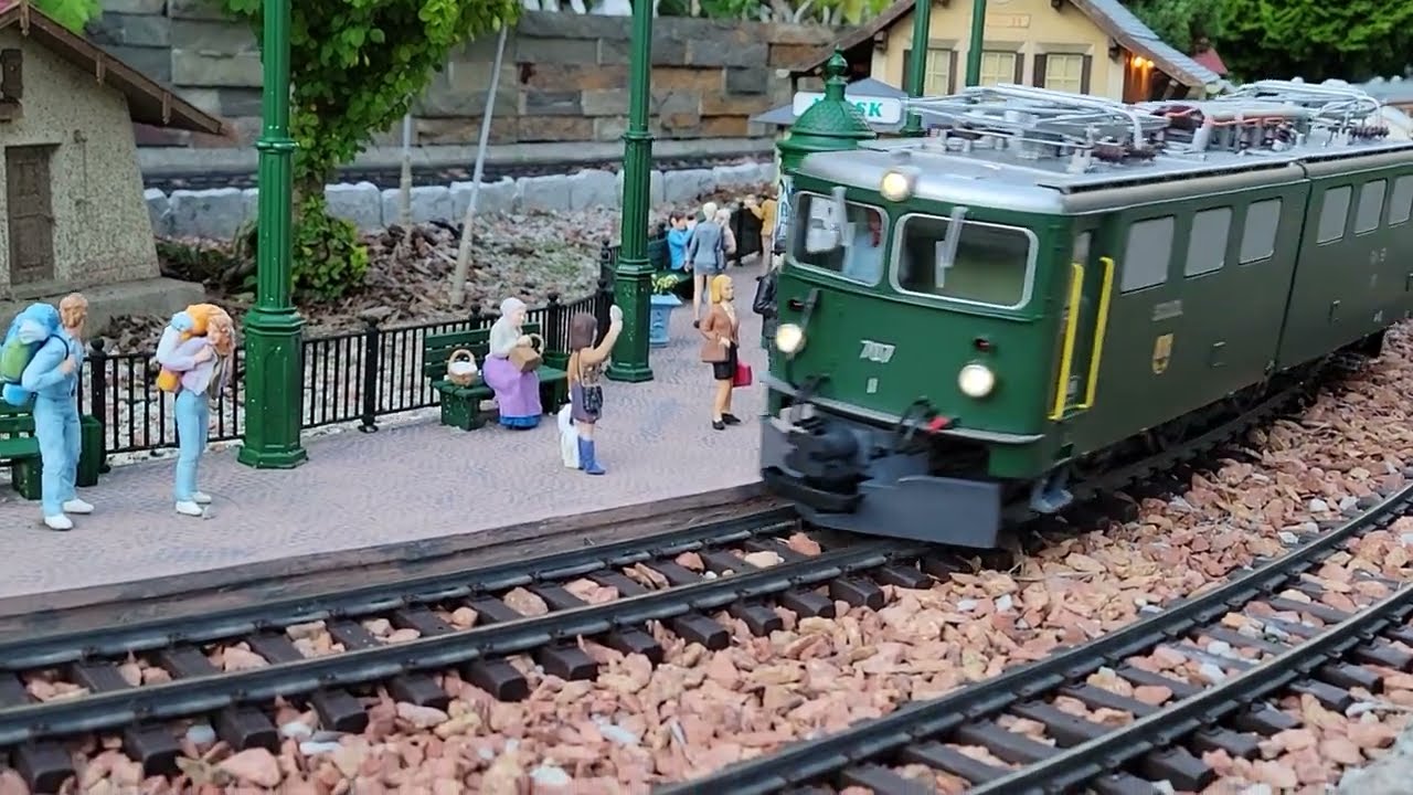 LGB - Landschaft Gartenbahn - 44 - Spur G - RhB Ge 6/6 II und RhB Ge 6/6 I