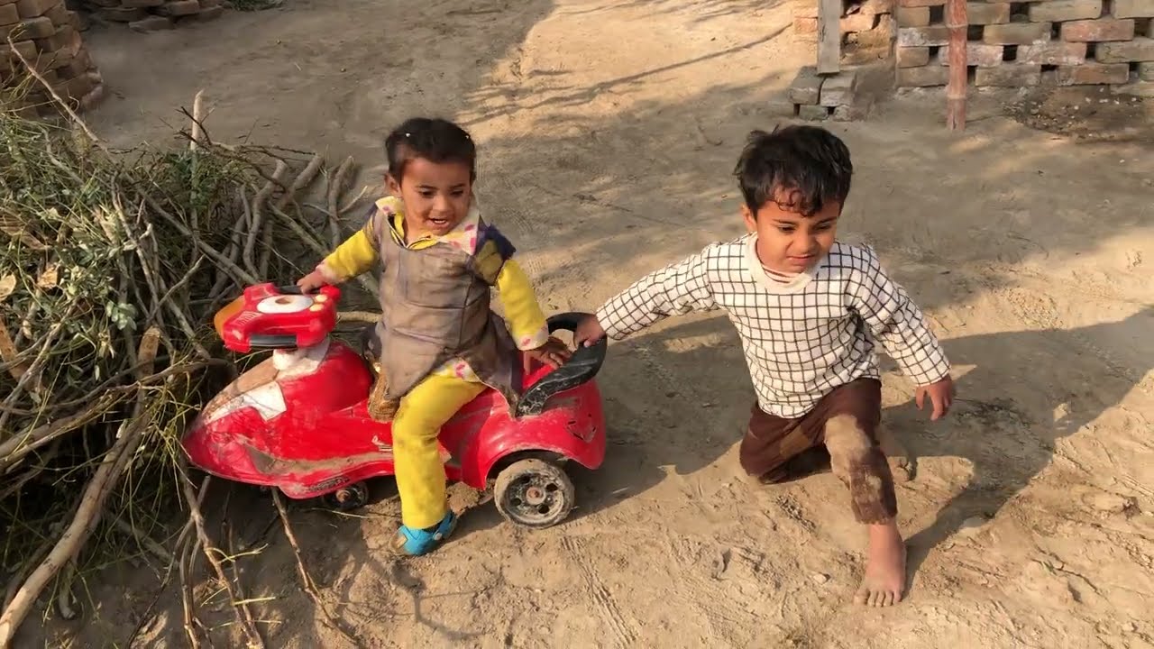 Jannat Ibrahim baba k sath khel rahe hn 