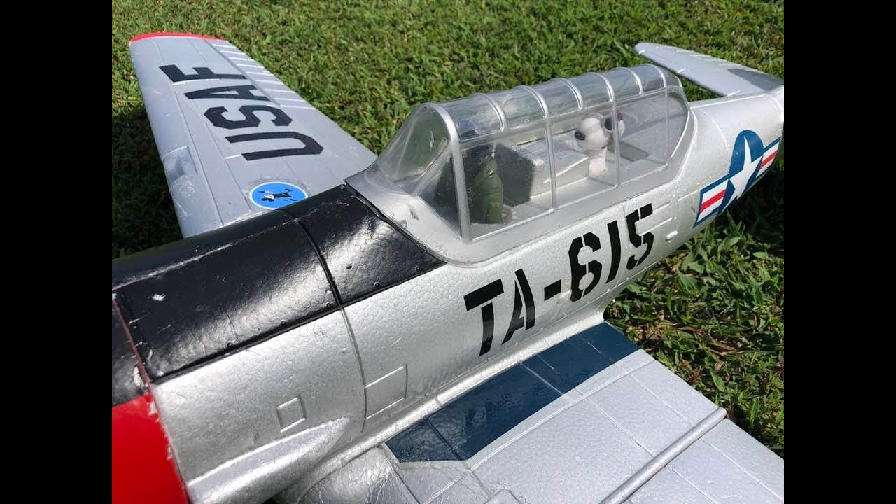 Dynam AT 6 Texan 1370mm