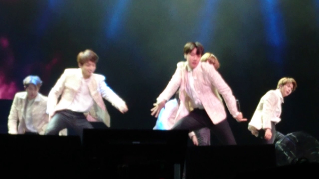 170526 BTS Wings tour Sydney - Blood Sweat Tears