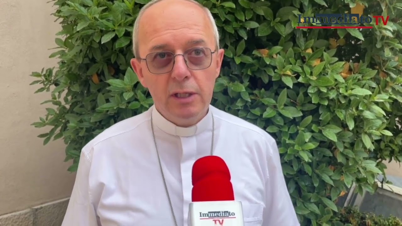 STRANI CERCHI DI SALE VICINO CHIESETTA DI MONTE SANT'ANGELO. PARLA IL VESCOVO MOSCONE