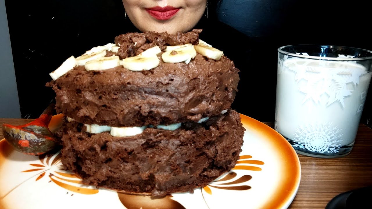 موکبانگ کیک شکلاتی با شیر😋🥞||Mukbang chocolate cake with milk