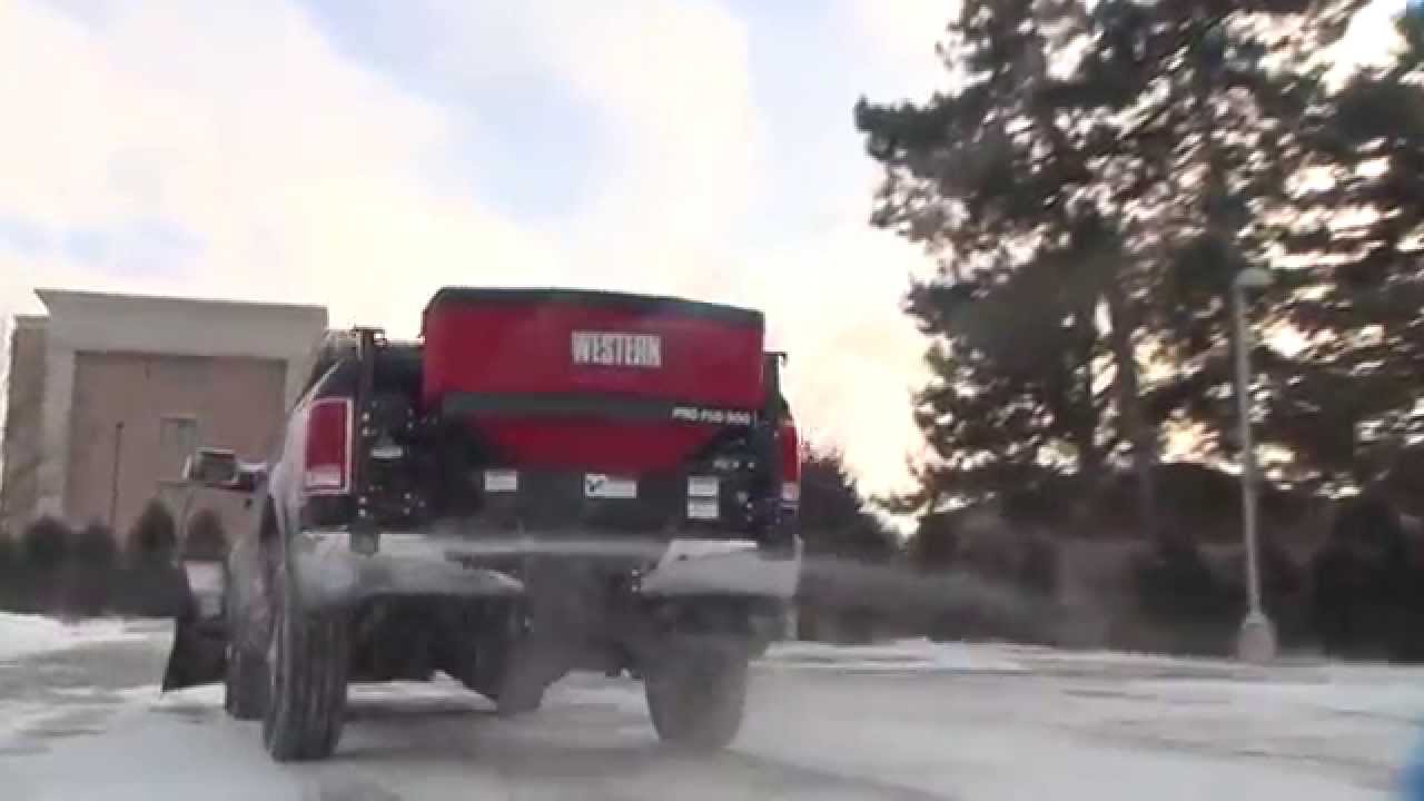 WESTERN® PRO-FLO™ 900 & 525 Tailgate Spreaders