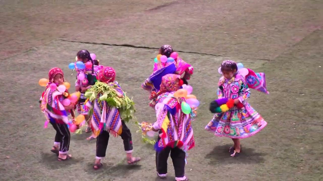 CARNAVALES EN TINTA CUSCO PERÚ GRAN PRESENTACIÓN EN SU PLAZA DE TINTA