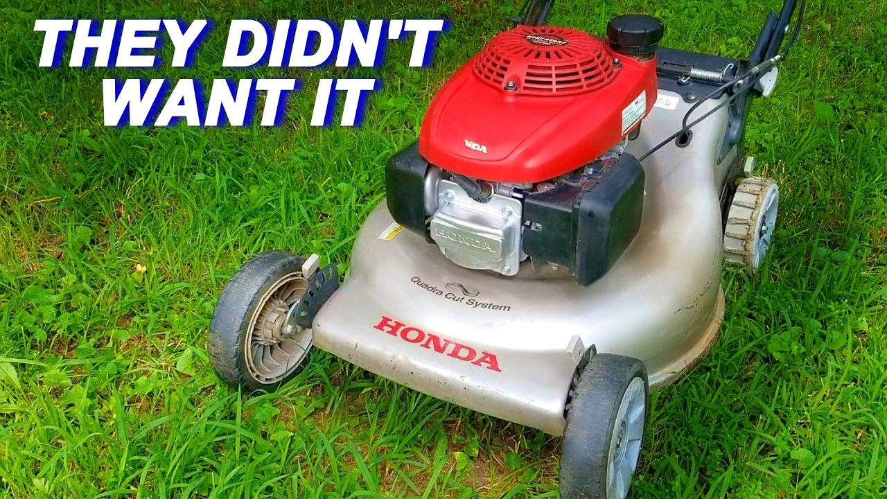Они отдали эту старую газонокосилку Honda.