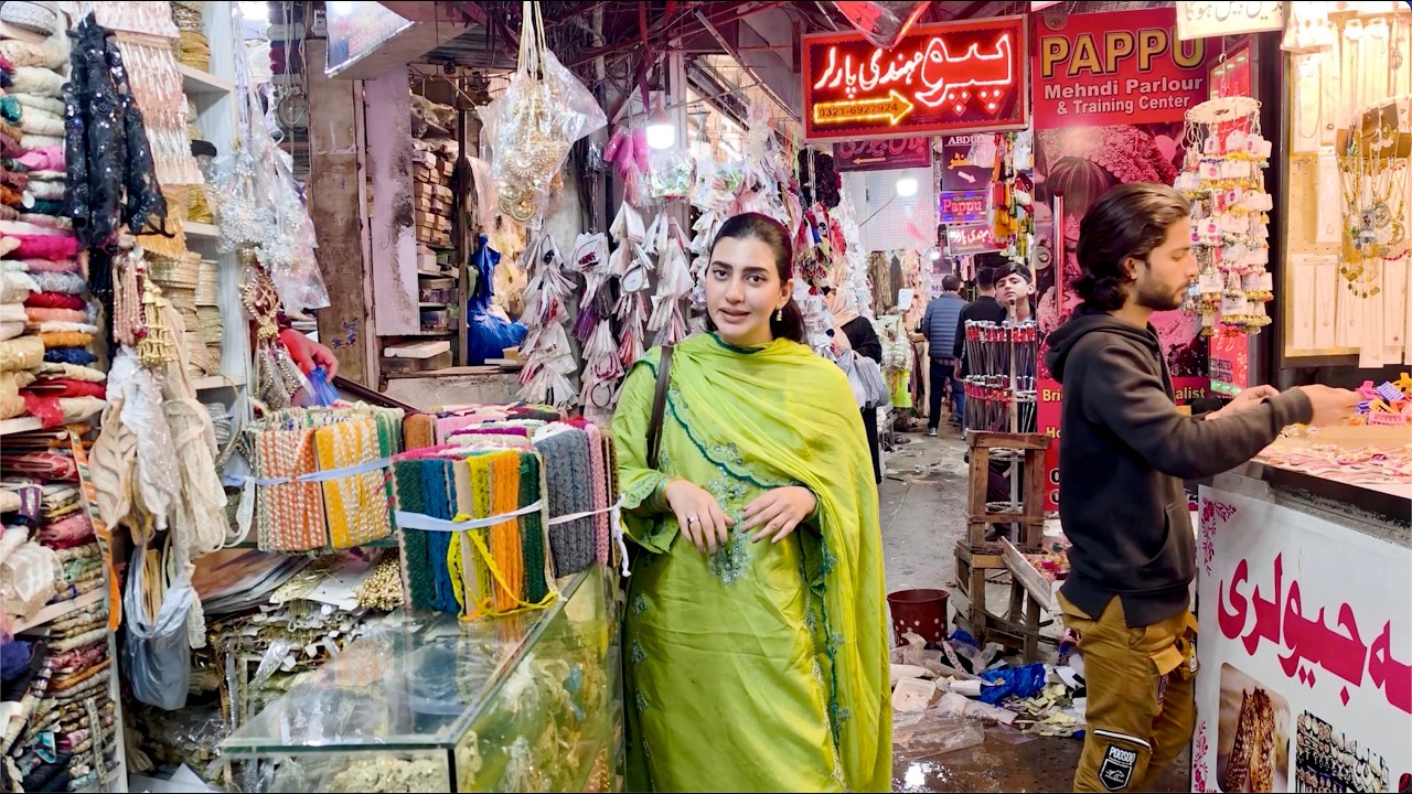 Surprising My Friend with Eid Gift 🎁 | 20% Mehendi Discount for Eid | Rang Wali Gali Mehendi Parlour