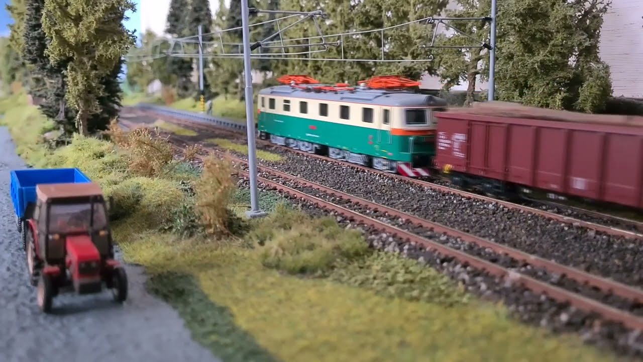 Model elektrickej lokomotívy 183 019-9 + 183 001-7 (E 669 3001) ZSSK CARGO (,,Rakaňa,,)