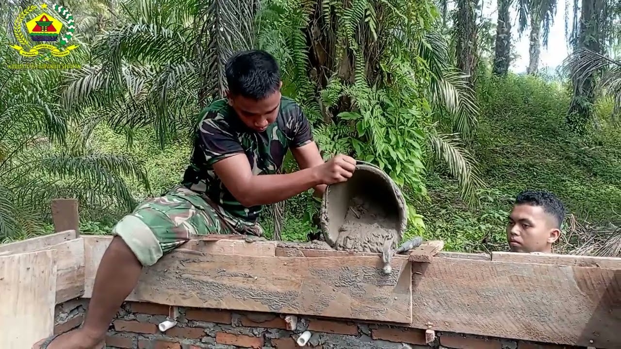 Pembangunan penampungan air oleh satgas TMMD 0212/ts