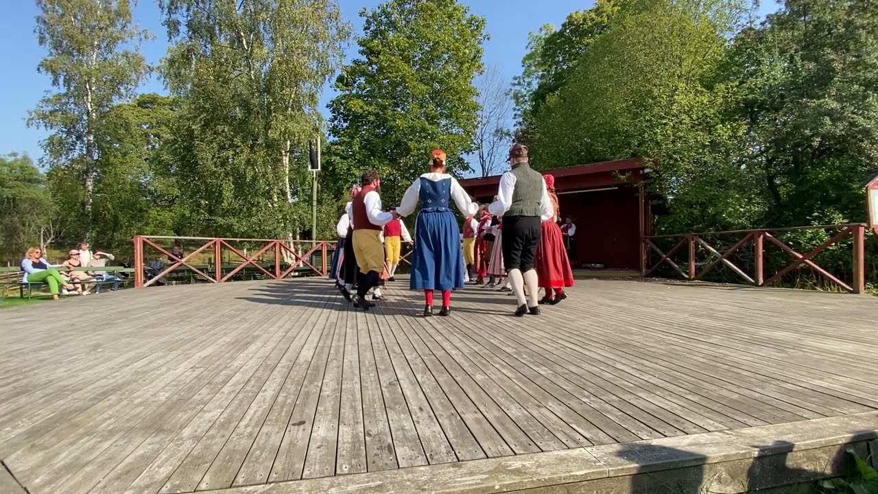 Ränningen med Skansens folkdanslag september 2024