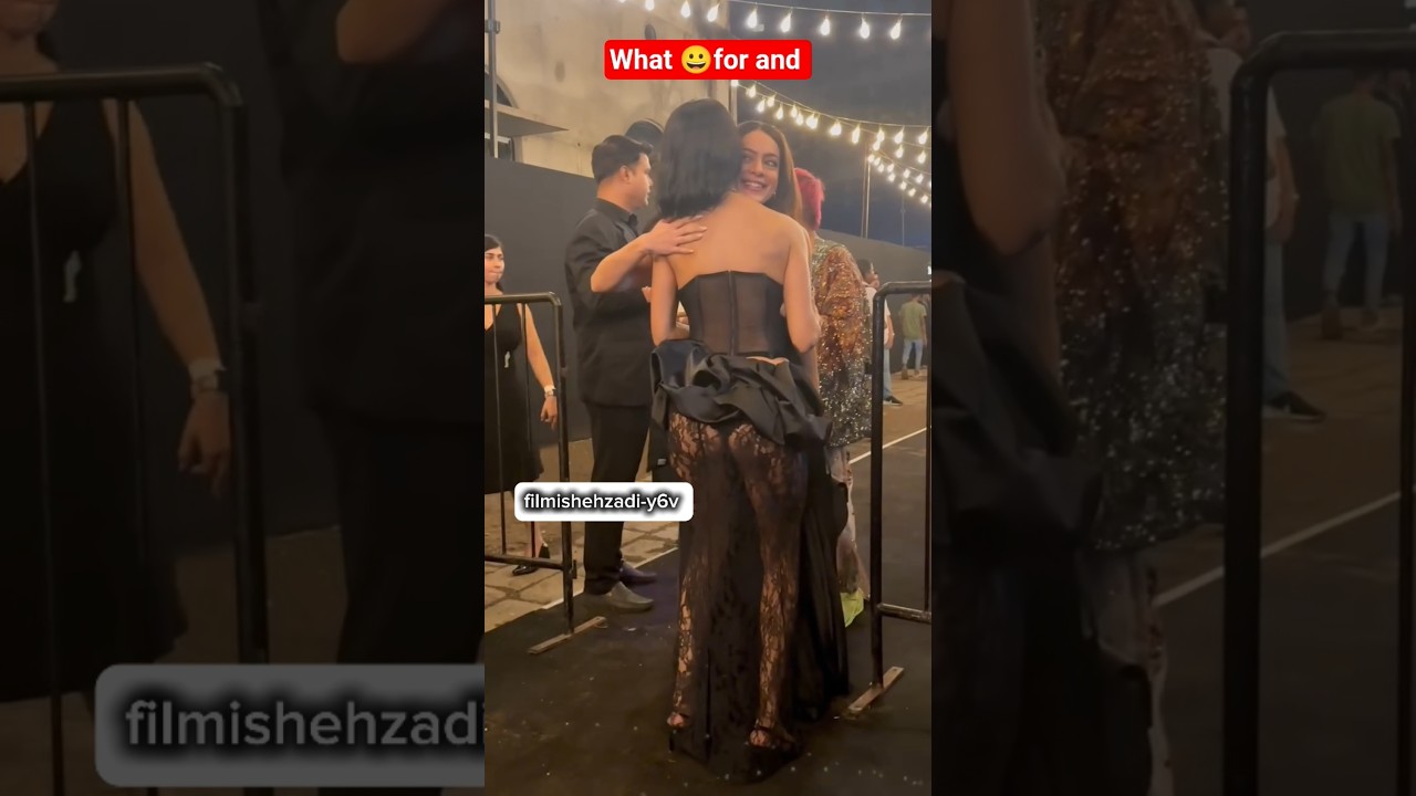 A perfect combination of style, grace and star power, this stunning look goes viral 😯#bollywood #viral #shorts