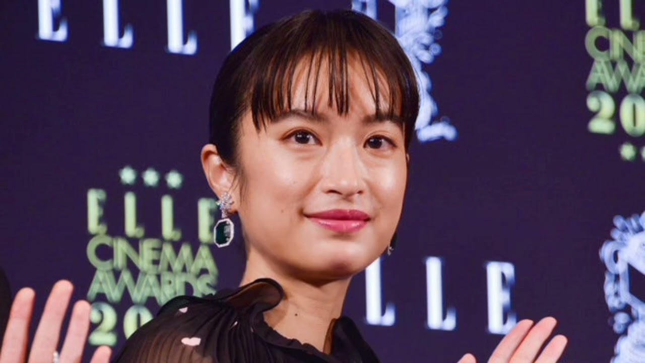 😭💔 昨年末、体調不良のため舞台を降板していた女優・門脇麦。その門脇が出演中ドラマの✨📸オフショット写真📸✨を公開し、ネット上で大反響となっています‼️‼️