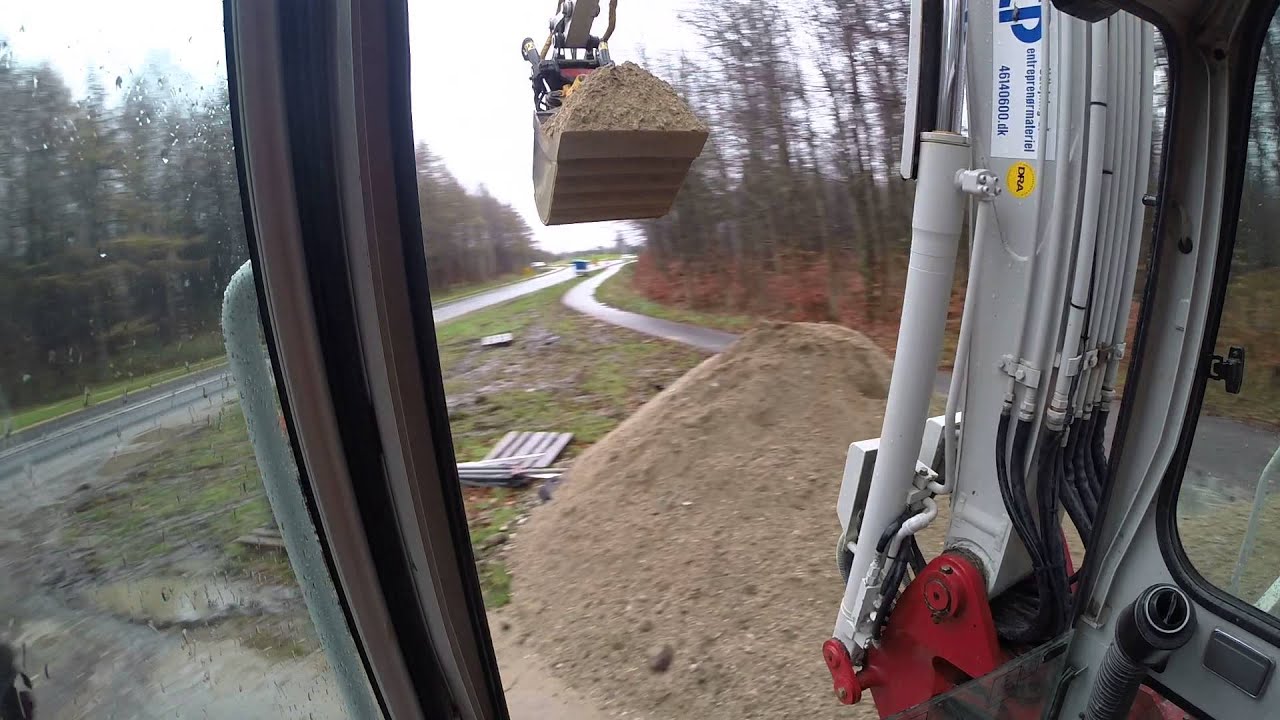 Takeuchi TB175 loading a Thwaites 6 tonne