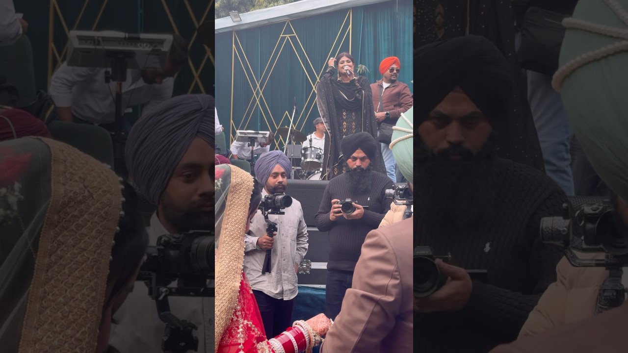 Aman Rozi ਨੇ ਵਿਆਹ ਵਾਲੀ ਜੌੜੀ ਲਈ ਗਾਇਆ ਗੀਤ ਬੰਨੀ Full ਰੋਣਕ #singer #show #marriage #shortvideo
