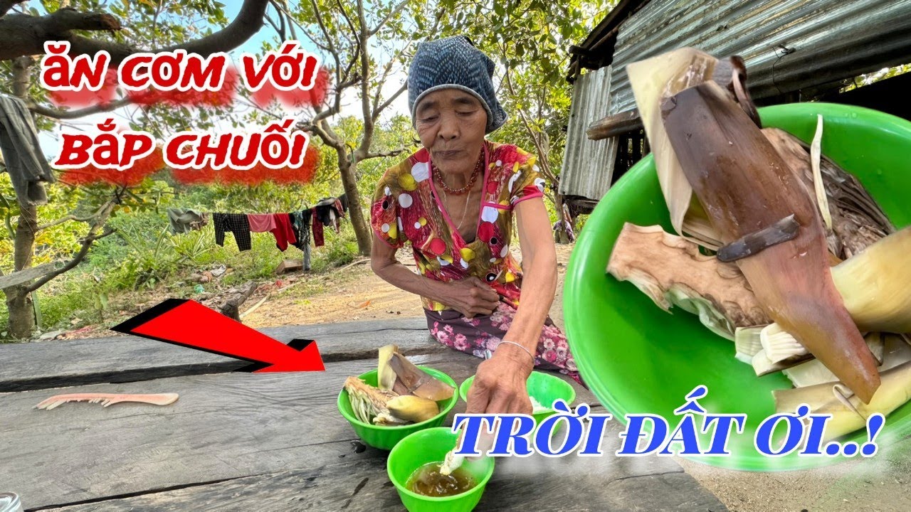 B&agrave; Cụ neo đơn, ăn BẮP CHUỐI uống nước SUỐI sống qua ng&agrave;y /120