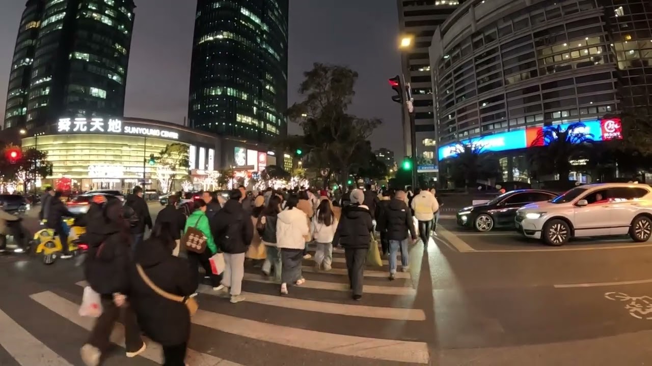 Walking Through Shanghai at Night｜A City After Dark