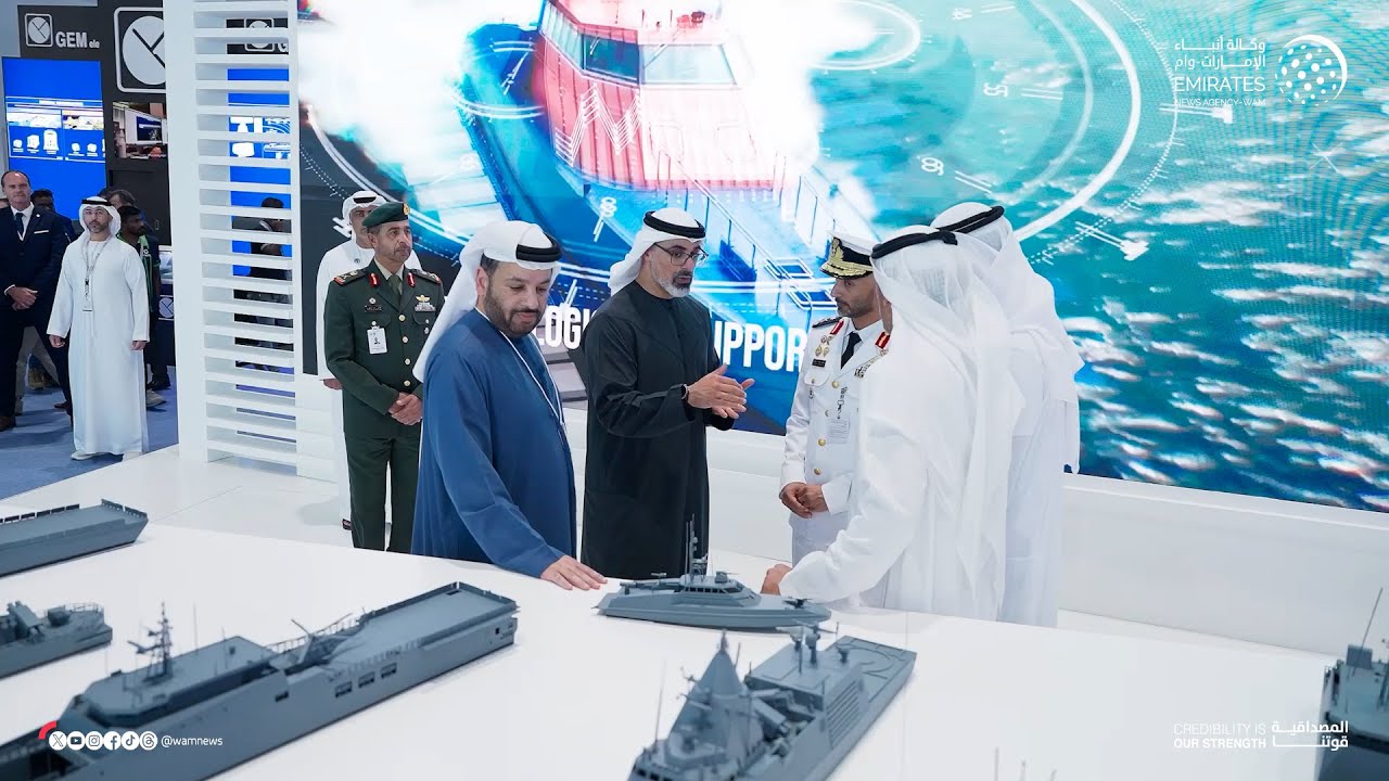 خالد بن محمد بن زايد يشهد جانباً من فعاليات اليوم الثاني من معرضَي 