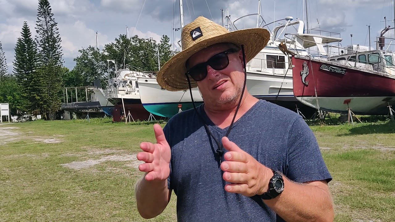 Indiantown Marina. Where boats go to get worked on....or die.😥